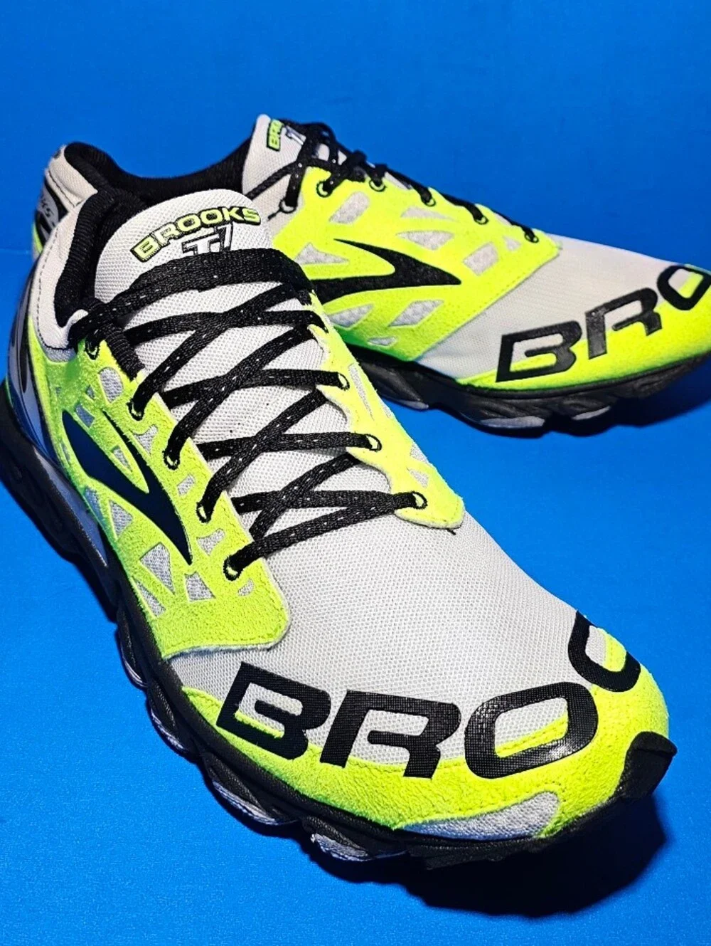 BROOKS T7 Racer  Men's White/Neón Yellow/Black Running Trail Shoes Size 13 US